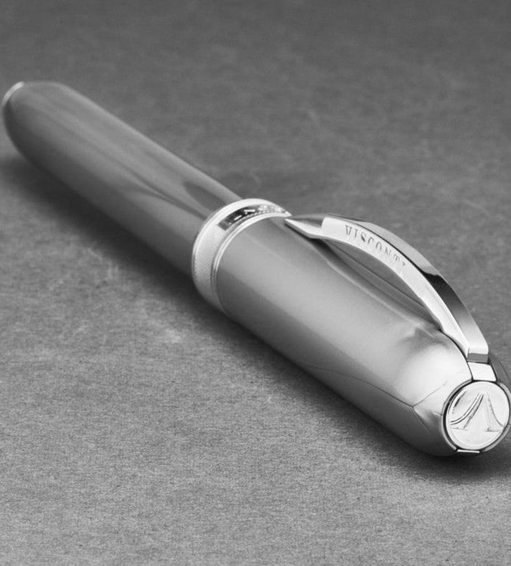 Rembrandt' Grey Small Nip Fountain Pen