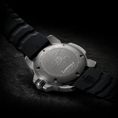 שעון לומינוקס Navy SEAL R.S.C שחור על רצועה – Luminox Navy SEAL R.S.C Black | Signature Studio