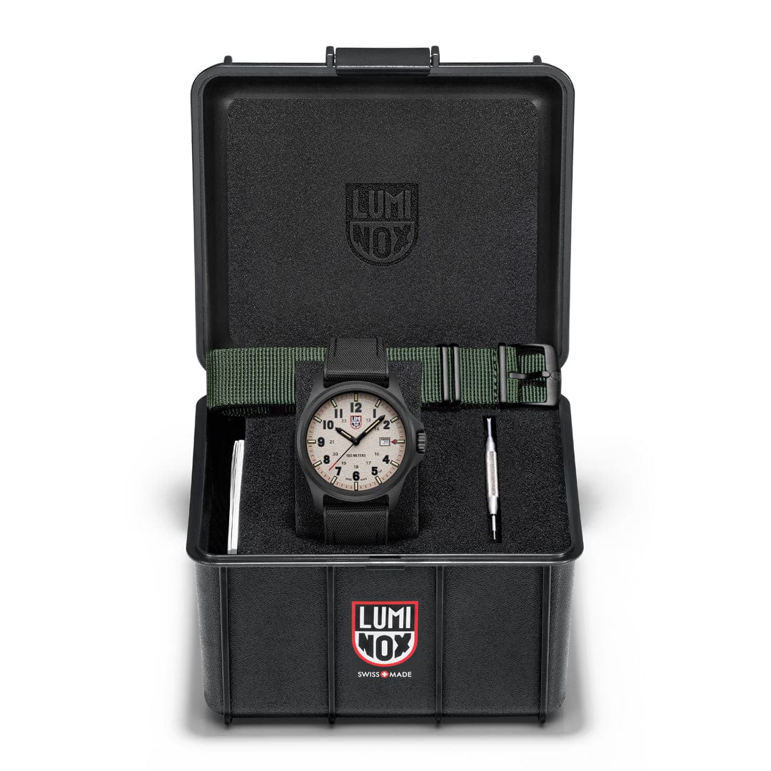 מבט קדמי על שעון לומינוקס Atacama Field 43mm חול – Luminox Atacama Field Sand 43mm | Signature Studio