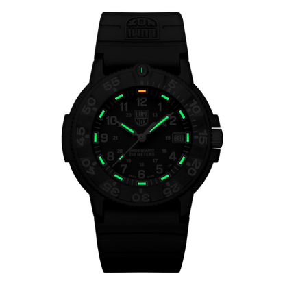 מבט קדמי על שעון לומינוקס Original Navy SEAL עם לוח מואר – Luminox Original Navy SEAL | Signature Studio