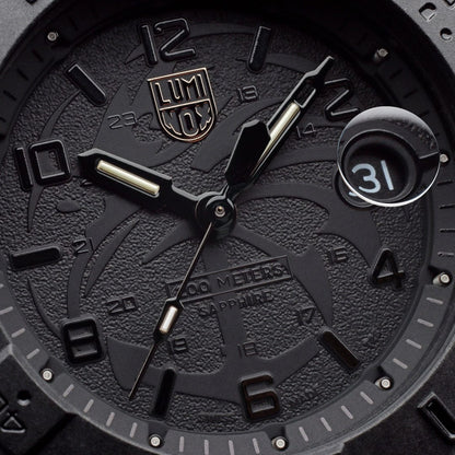 מבט על גב שעון לומינוקס Navy SEAL Foundation Military Blackout – Luminox Navy SEAL Foundation Military Blackout | Signature Studio