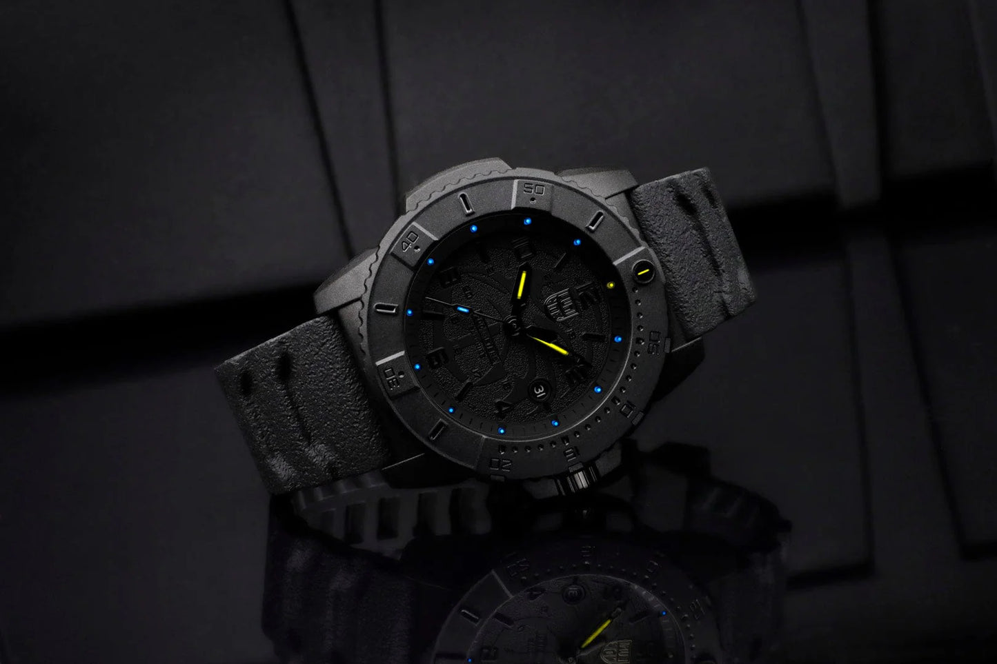 פרטי לוח שחור של שעון לומינוקס Navy SEAL Foundation Blackout – Luminox Navy SEAL Foundation Military Blackout | Signature Studio