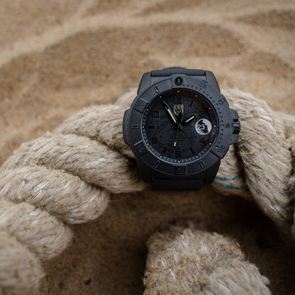 שעון לומינוקס Navy SEAL Foundation Military Blackout בסביבת שטח – Luminox Navy SEAL Foundation Military Blackout | Signature Studio